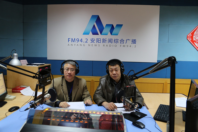 益和熱力公司董事長(zhǎng)、總經(jīng)理?xiàng)钣婪逶谖沂芯W(wǎng)上市民之家與廣大用戶群眾及網(wǎng)友進(jìn)行了在線交流溝通